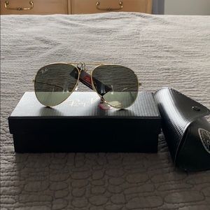 Ray-Ban Aviator Style Sunglasses